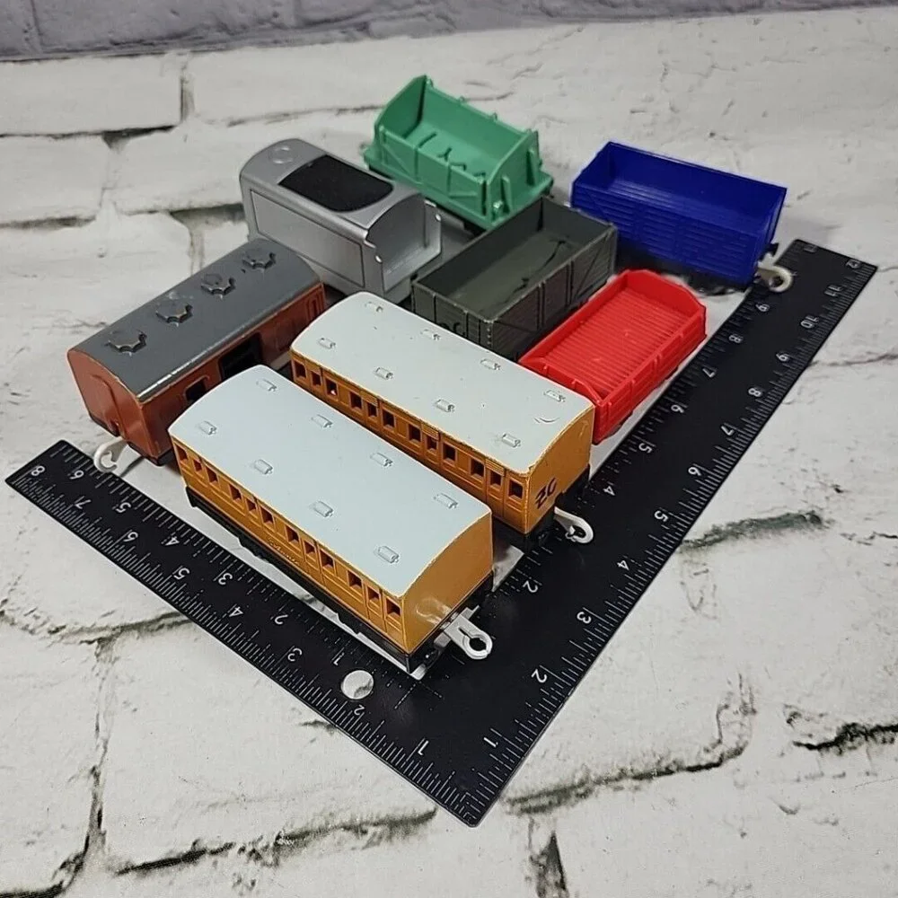 Thomas and Friends Train Track Replacement Cars Lot of 8‎
